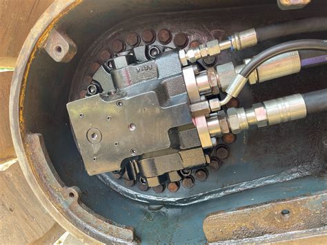 mini excavator drive motor